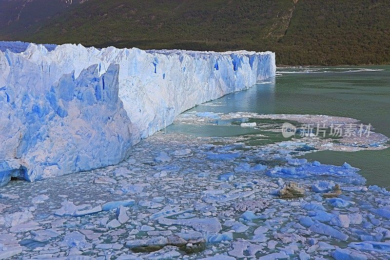 莫雷诺冰川和阿根廷湖- El Calafate，阿根廷巴塔哥尼亚